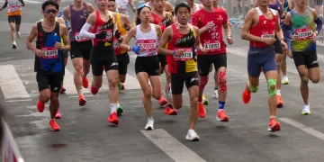 「最快女护士」张水华辞职后首战：重马获第六名！本人赛后回应：爱好有，工作也要有；赛前直播曾坦言因伤状态欠佳