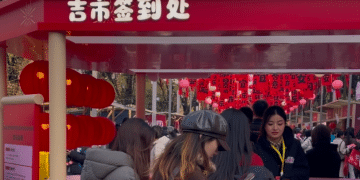 把「所有女生的快乐」做成IP搬到成都街头首秀 「带货一哥」反向要流量