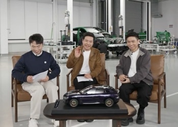 小米汽车今年交付目标55万辆！雷军回应「小字营销」：行业陋习，马上就改！辟谣「小米不让农民卖小米」