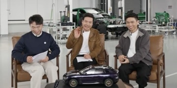 小米汽车今年交付目标55万辆！雷军回应「小字营销」：行业陋习，马上就改！辟谣「小米不让农民卖小米」