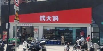 钱大妈冲刺港股IPO：菜市场猪肉铺起家，喊出「不卖隔夜肉」口号，如今门店近3000家，年收入超百亿元