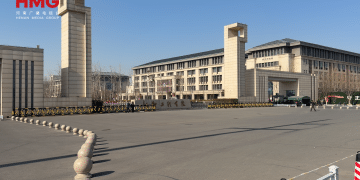 生花生米被检出黄曲霉毒素超标11倍！河南一学校食堂被市监局通报，学校门口外卖聚集，校方回应：将向领导汇报