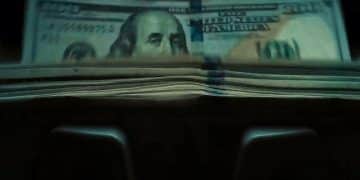 黄金破纪录，美元坐过山车：谁在悄悄给美国「信用评级」下调？