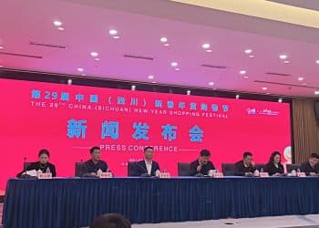 不只腊肉白酒！今年四川年货节刮起「银发智能风」，新消费趋势显现