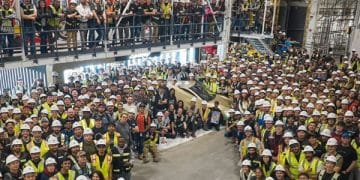 特斯拉已生产多辆Cybercab 航拍显示得克萨斯超级工厂内有3辆