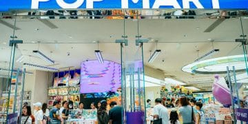 沈腾、李诞到场！泡泡玛特年会上热搜，新产品系列爆火！王宁：LABUBU去年销量超1亿只