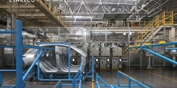 西部极核，打响造车「翻身仗」