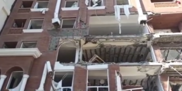 突发!伊朗一栋楼房发生爆炸,伊媒否认革命卫队海军司令遭暗杀!伊朗军方:已完成备战随时待发