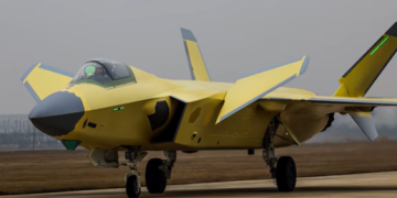 「黄皮」歼-20，成群起飞！