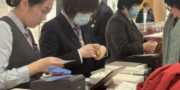 一次性出手8公斤金条！金价高位震荡 千万元级套现频频