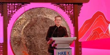 香港财政司司长看好马年市场 港交所排队上市企业达488家