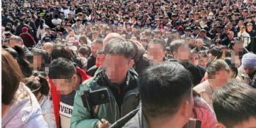 「人从众」再现！春节假期全国景点迎来巨大客流 多地紧急发布公告