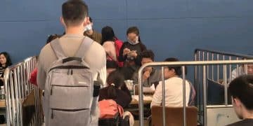 实探杰我睿线下接洽办理点：有客户签两折协议！现场消费者：要结婚买了几万元的黄金，感觉怎么选都是错的