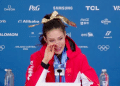 谷爱凌泪洒发布会，夺冠后得知奶奶离世！最后一次见面时，她告诉奶奶：我会和你一样勇敢