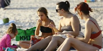 老外扎堆来中国过年：上海、北京、成都成热门目的地，单日飞三亚外国游客暴增3倍！