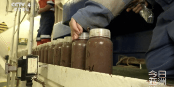 日本挖到含稀土泥浆，高市早苗宣称「下一代、下下代都用不完」，专家称成果被夸大，其最终成本是中国的近20倍