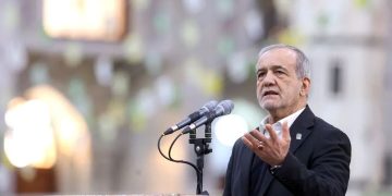 五角大楼周边披萨订单成倍增长！美军公布大消息：三位重量级人物登上林肯号航母；伊朗外长：不会放弃铀浓缩，导弹不在谈判之列