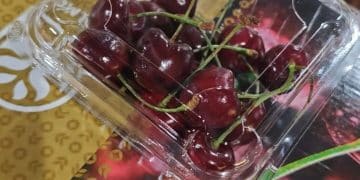 胖东来全面下架智利车厘子，工作人员：坏果太多，暂停采购！车厘子价格跳水，口感也「崩了」？网友：普遍发苦！专家解读