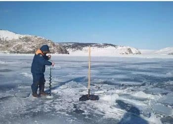 贝加尔湖7名遇难中国游客遗体已被发现，目击者：唯一幸存者在沉湖前最后一刻打开车门；司机为当地44岁男子，或涉违规私下接单