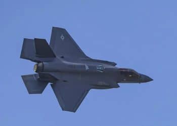 突发！伊朗宣布：霍尔木兹海峡部分区域将关闭数小时！此前美军18架F-35飞向中东；国际油价上涨