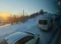 中国游客称因道路积雪，被困俄罗斯「极光村」 超40小时！有游客被安置在学校，安置点提供食物和热水，俄媒：滞留游客都已离开