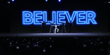 正式进入人形机器人领域！荣耀首款人形机器人亮相